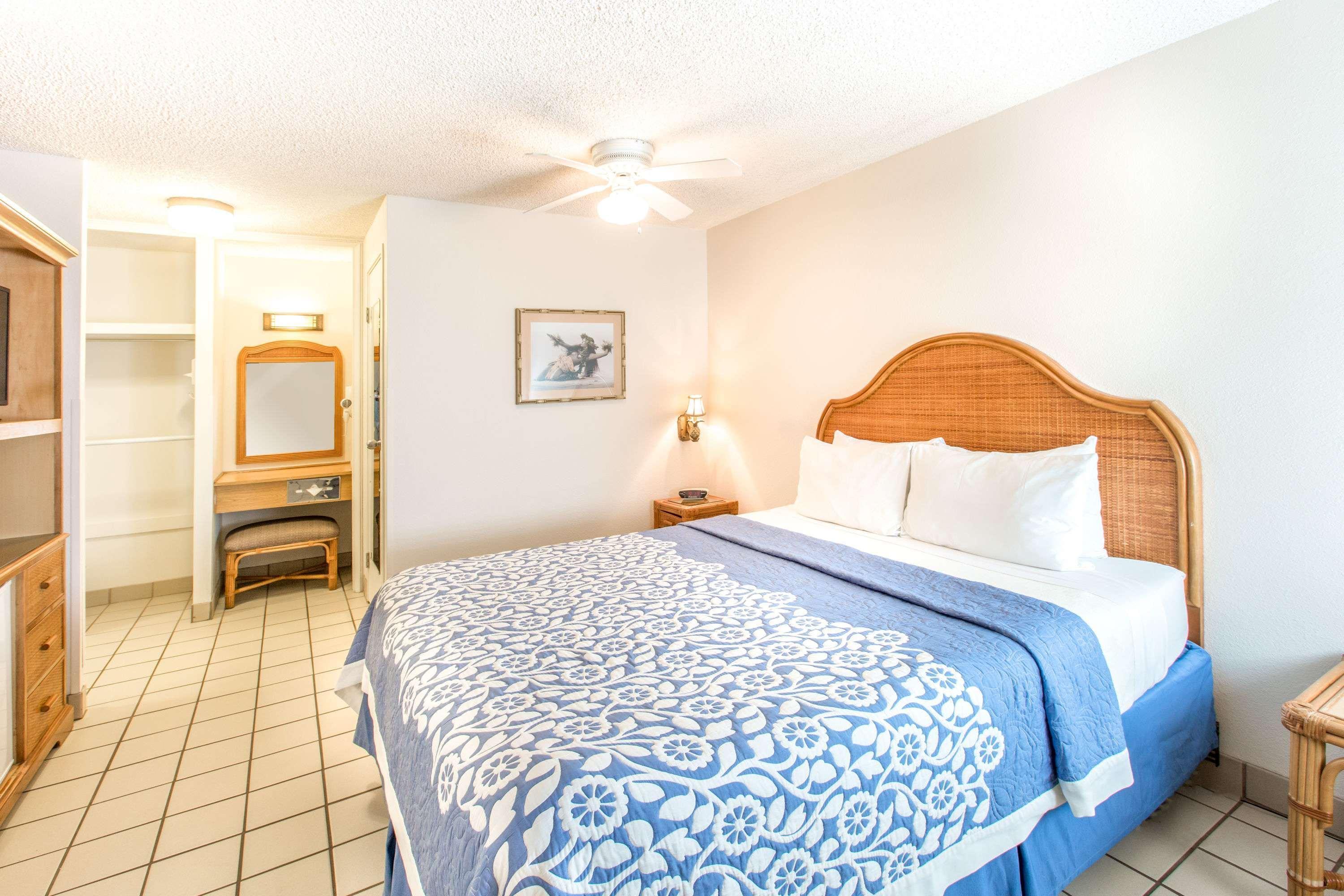 Days Inn By Wyndham Maui Oceanfront Wailea  Bagian luar foto