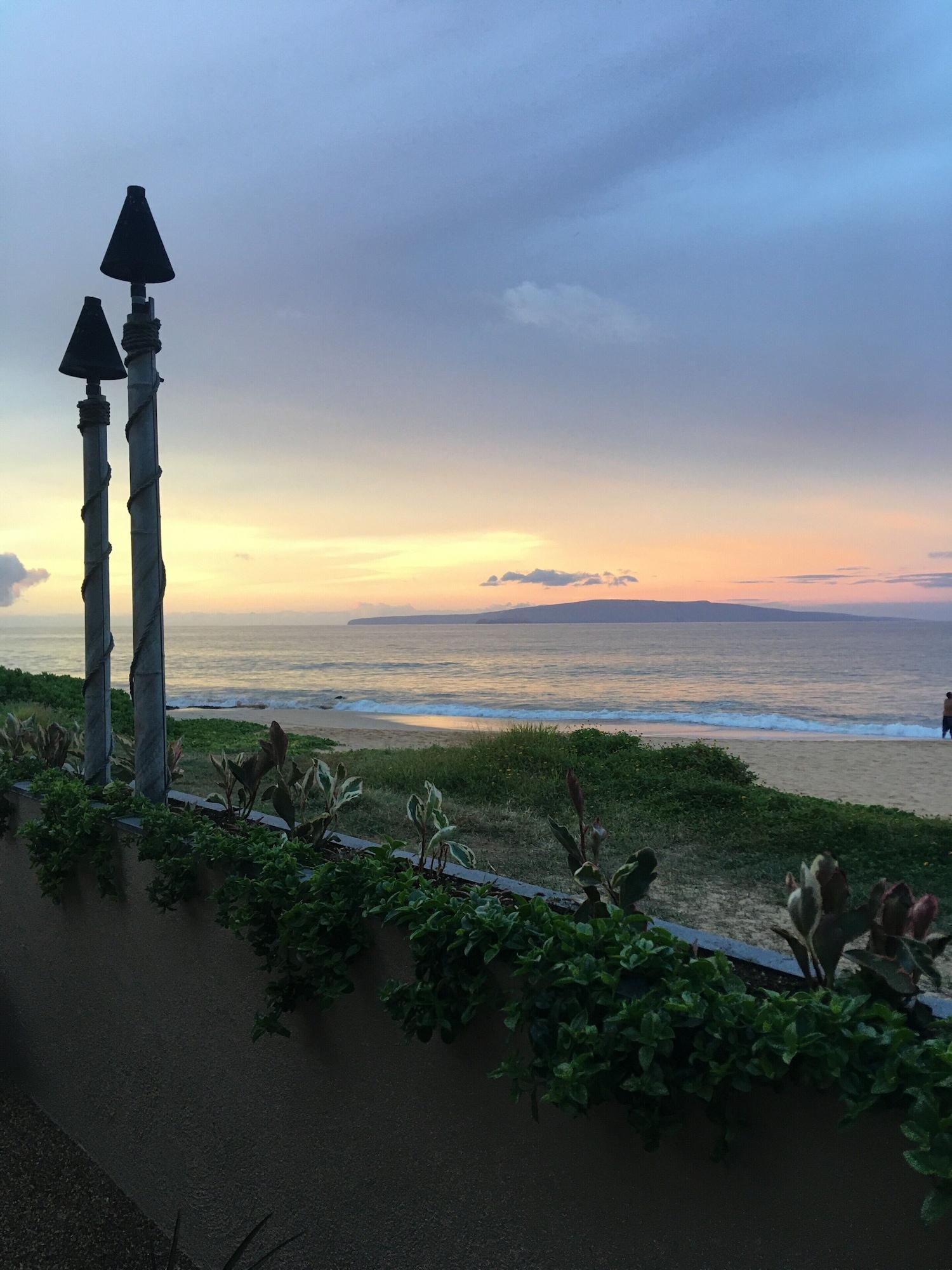 Days Inn By Wyndham Maui Oceanfront Wailea  Bagian luar foto