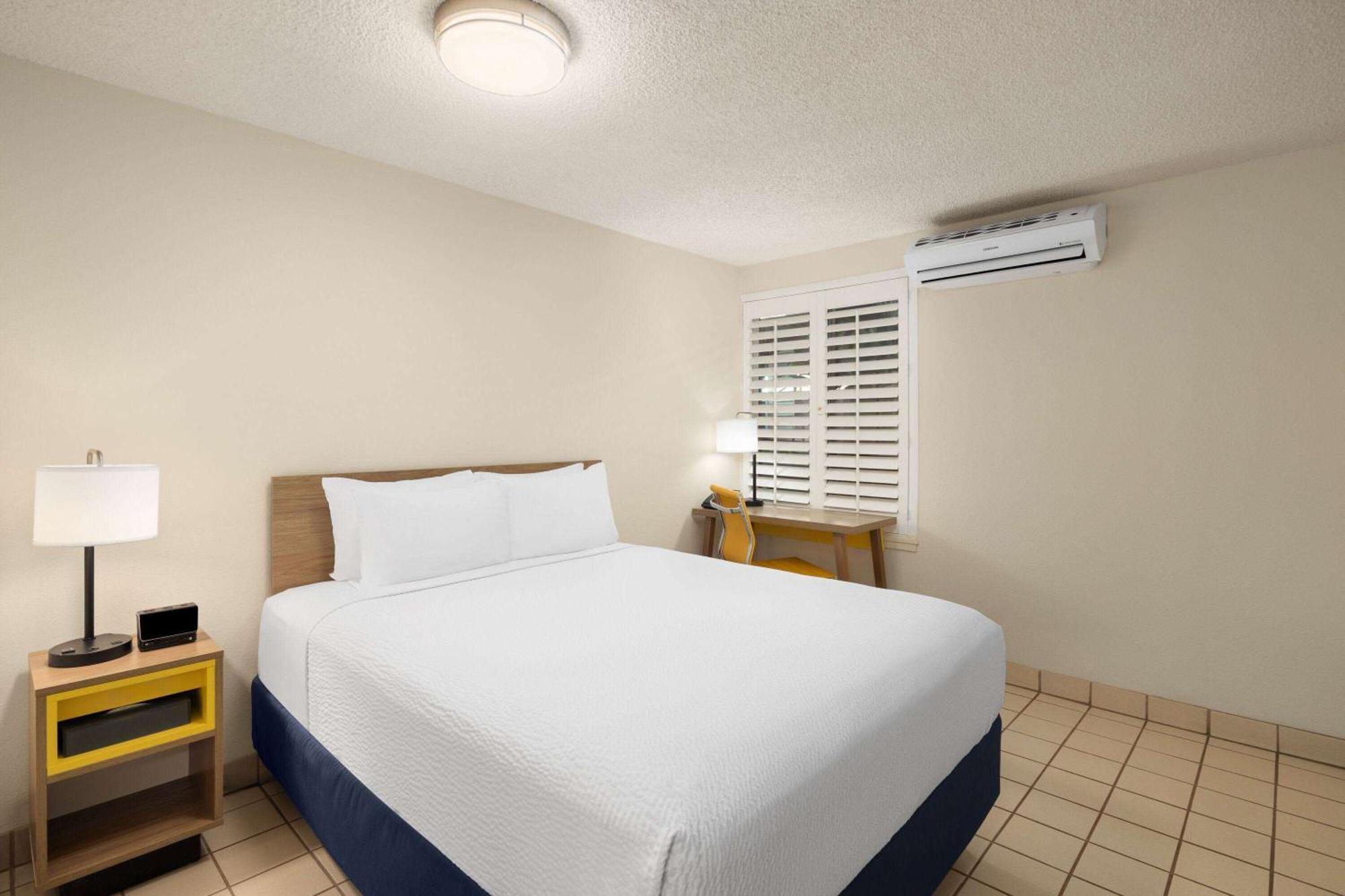 Days Inn By Wyndham Maui Oceanfront Wailea  Bagian luar foto