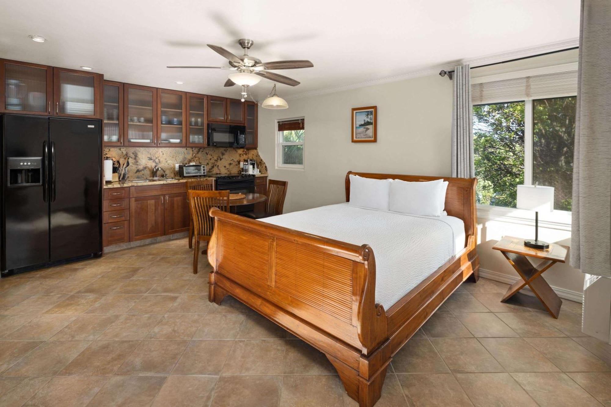Days Inn By Wyndham Maui Oceanfront Wailea  Bagian luar foto
