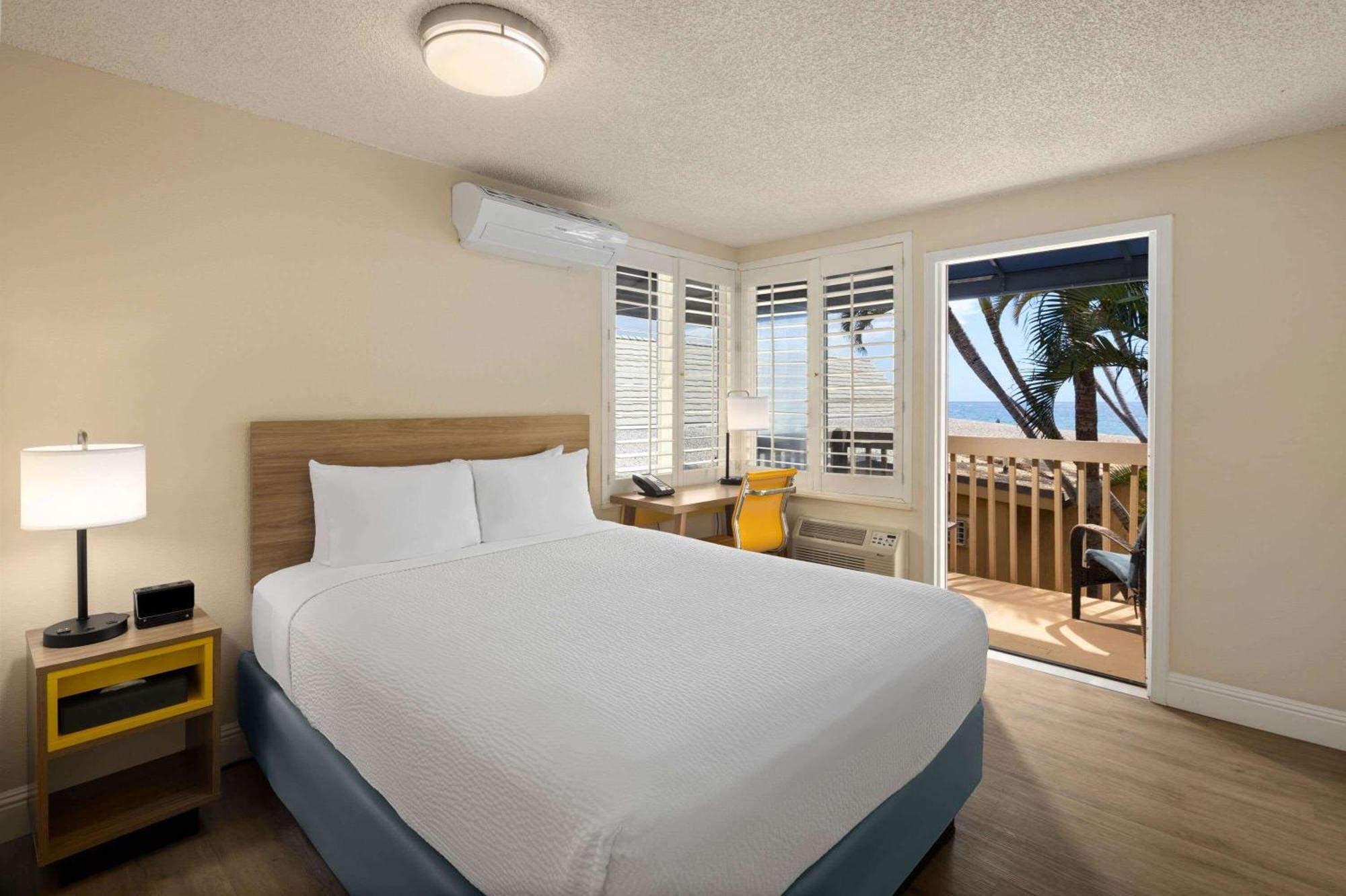 Days Inn By Wyndham Maui Oceanfront Wailea  Bagian luar foto