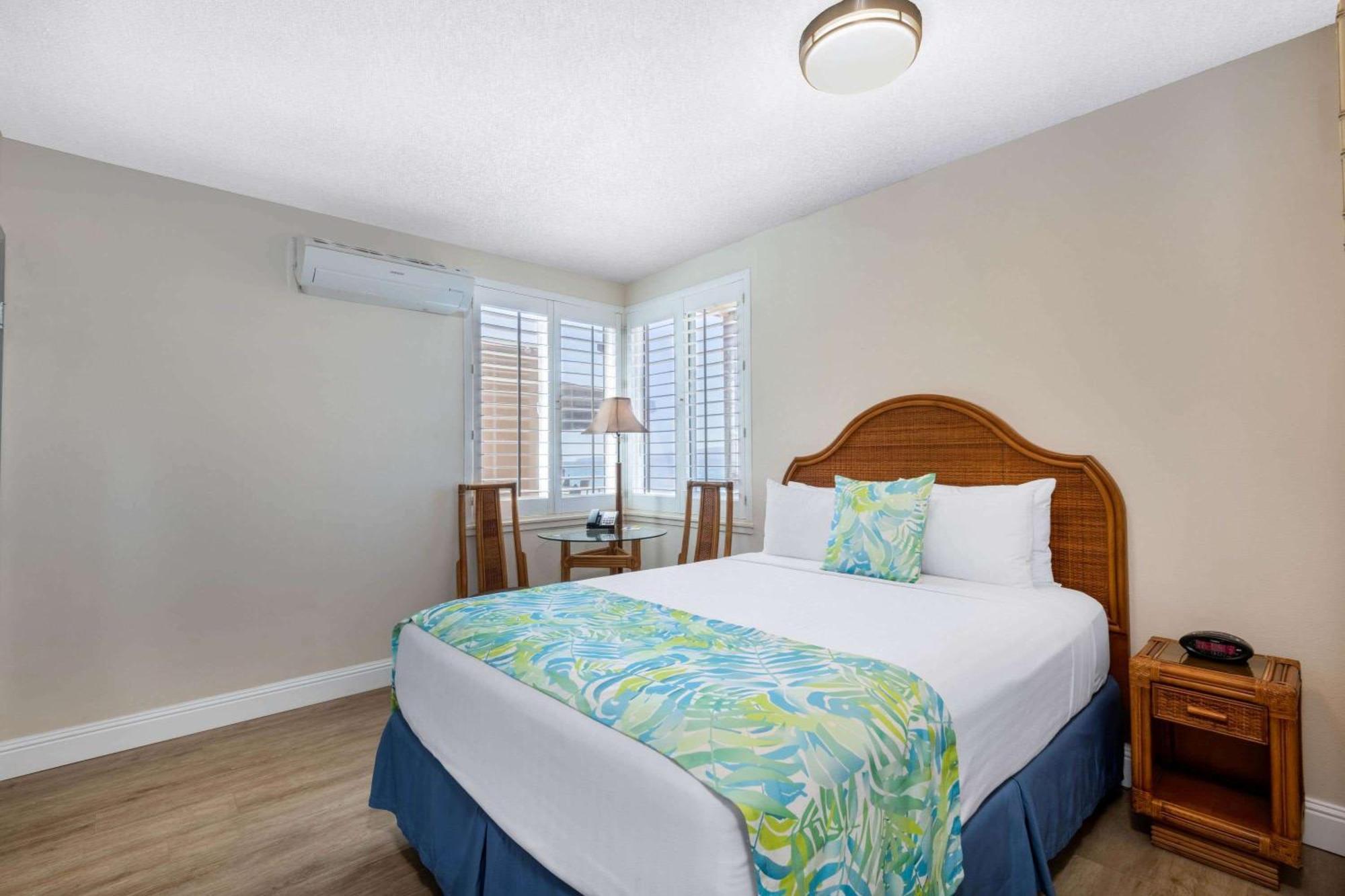 Days Inn By Wyndham Maui Oceanfront Wailea  Bagian luar foto