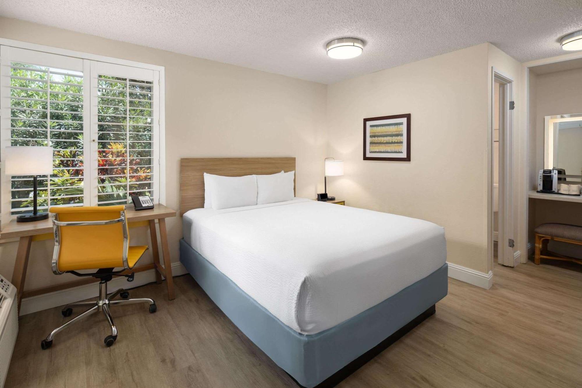 Days Inn By Wyndham Maui Oceanfront Wailea  Bagian luar foto