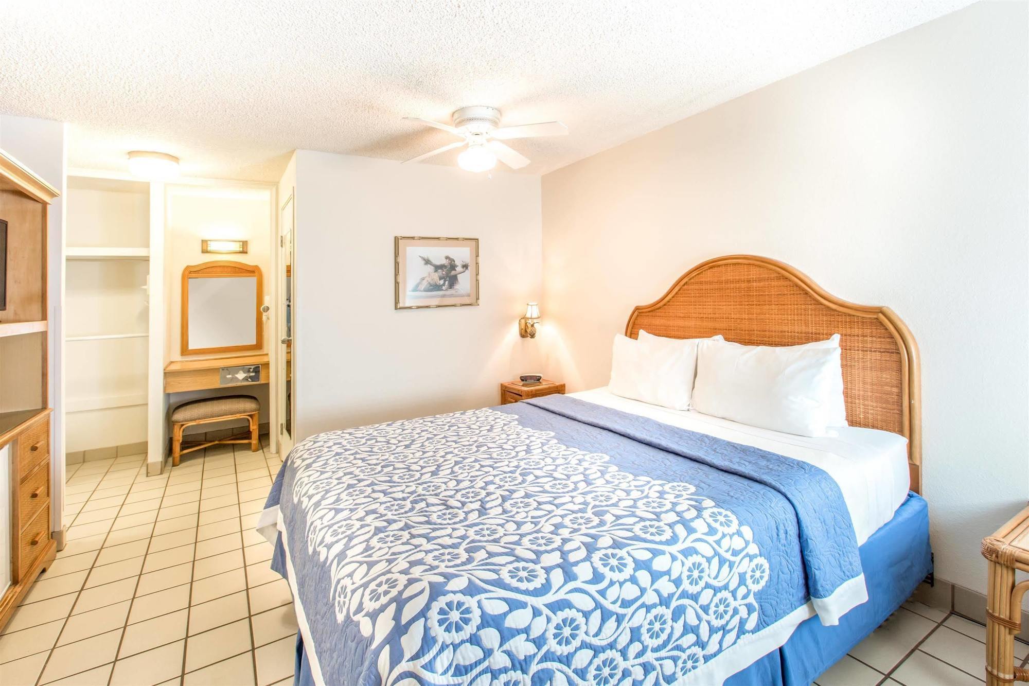 Days Inn By Wyndham Maui Oceanfront Wailea  Bagian luar foto