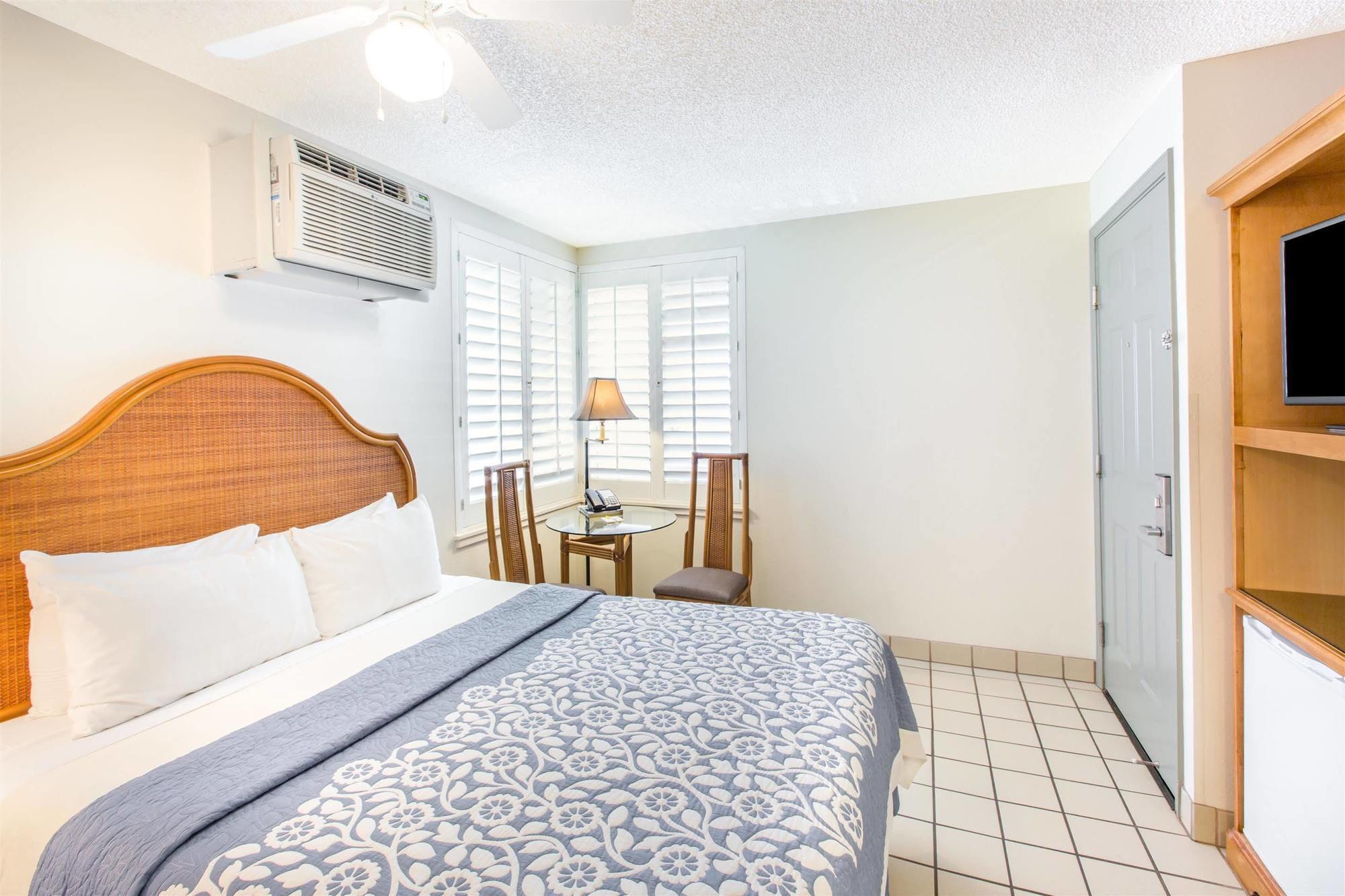 Days Inn By Wyndham Maui Oceanfront Wailea  Bagian luar foto
